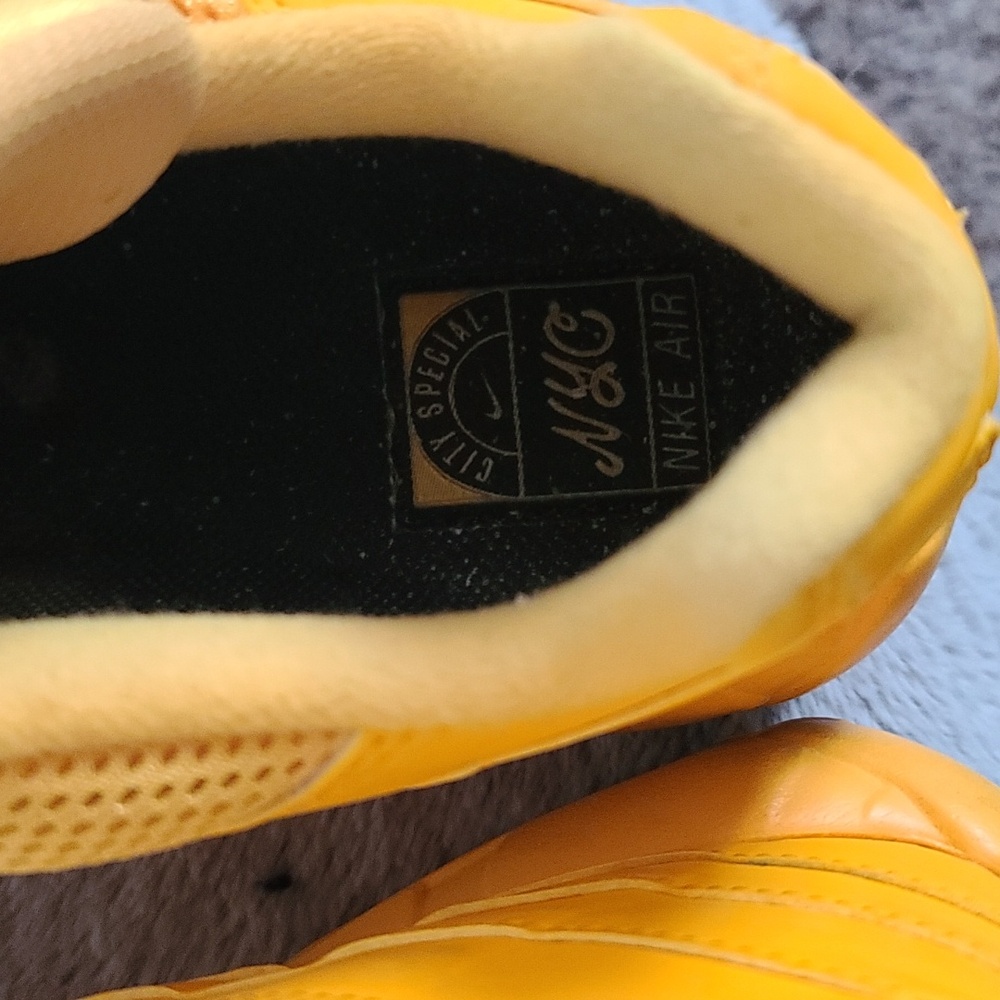 SHOES - Picture 6 of 8